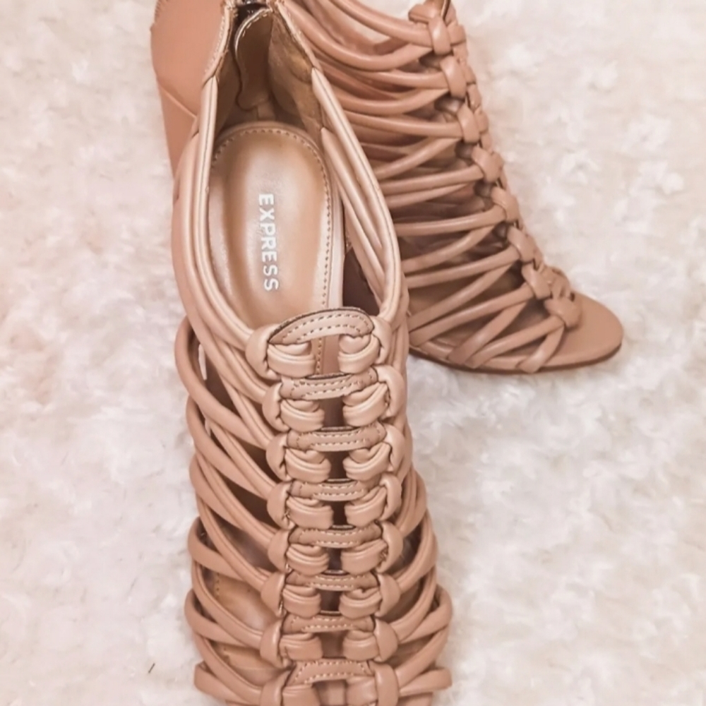 Express Wedge Platform Nude Beige Size 8 Cage Strappy High Heel Sandals Open Toe
